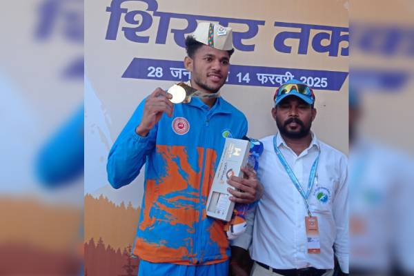 DevMeena-pole-vault-gold-medalist-national-games